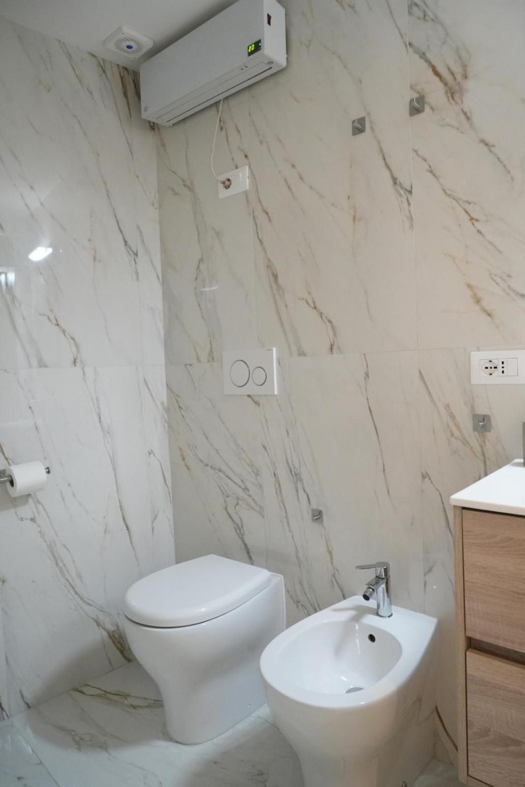 Around Castel Sant'Angelo Apartment Rome Bagian luar foto