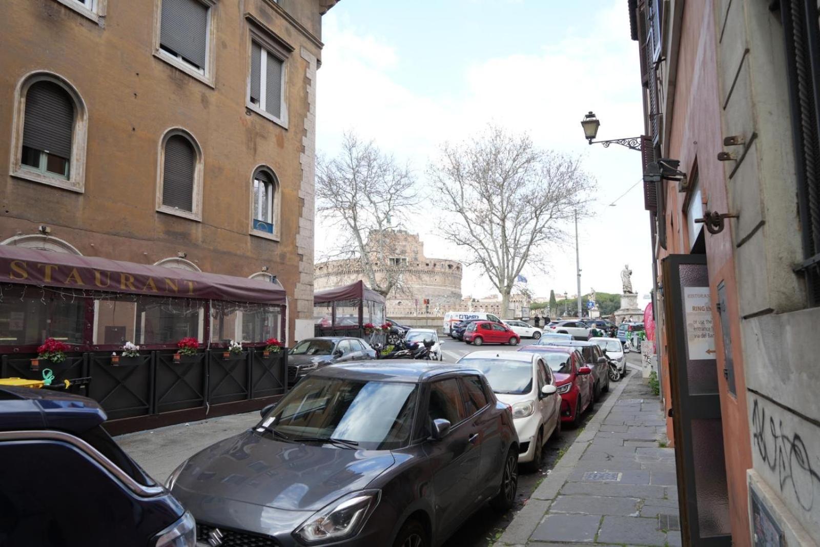 Around Castel Sant'Angelo Apartment Rome Bagian luar foto